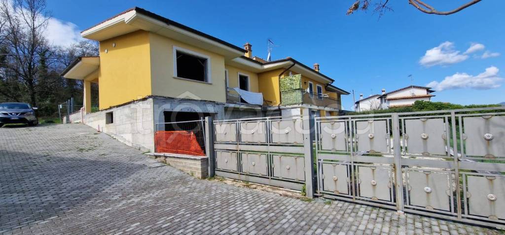 casa indipendente in vendita a Poggio Nativo