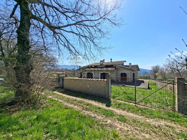 casa indipendente in vendita a Poggio Nativo