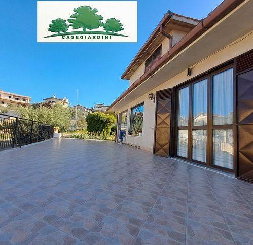 casa indipendente in vendita a Poggio Nativo