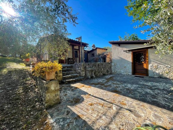 casa indipendente in vendita a Poggio Nativo