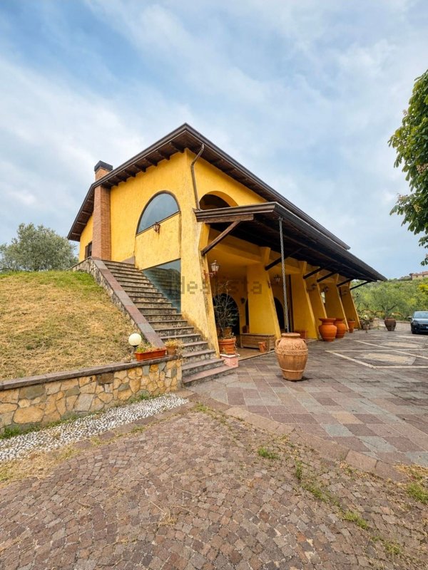 casa indipendente in vendita a Poggio Nativo