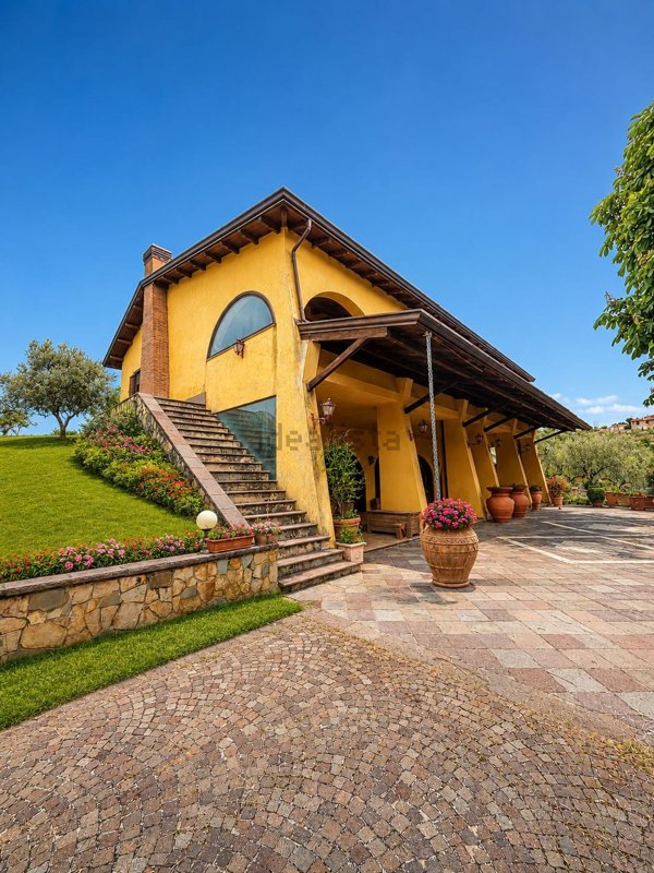 casa indipendente in vendita a Poggio Nativo