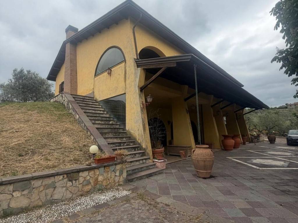 casa indipendente in vendita a Poggio Nativo