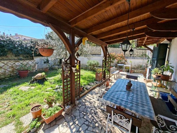 casa indipendente in vendita a Poggio Nativo