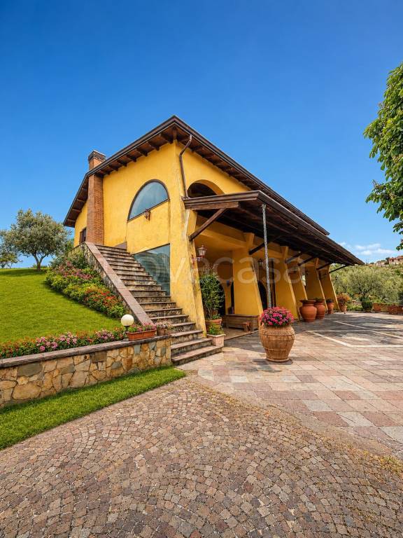 casa indipendente in vendita a Poggio Nativo