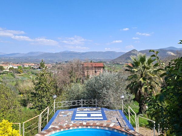 casa indipendente in vendita a Poggio Nativo