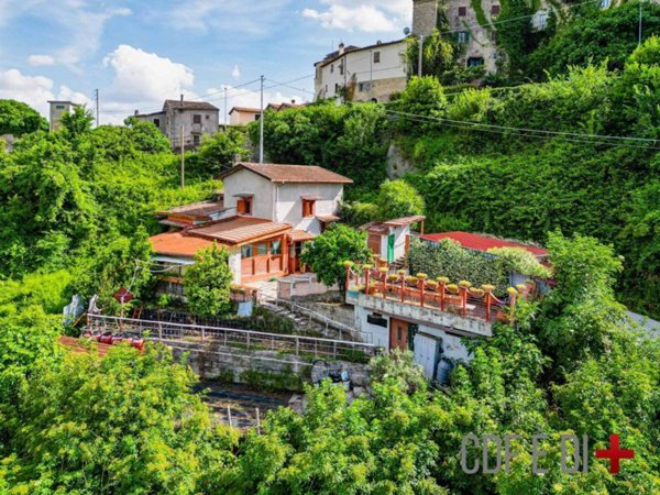 casa indipendente in vendita a Poggio Nativo