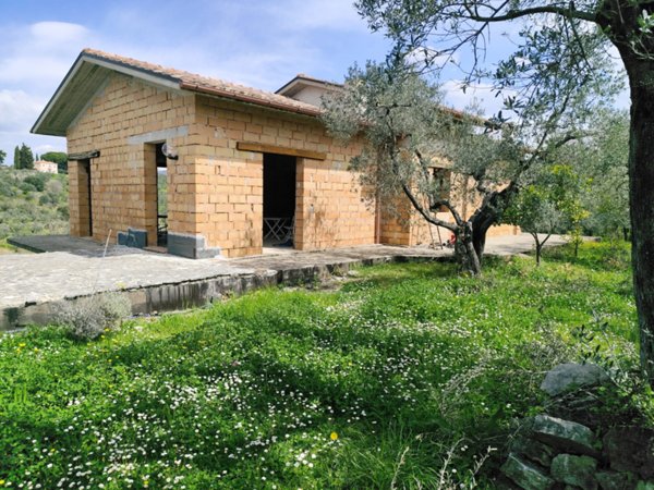 casa indipendente in vendita a Poggio Nativo