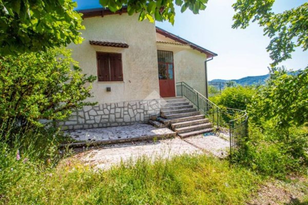 casa indipendente in vendita a Posta