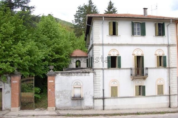 casa indipendente in vendita a Posta