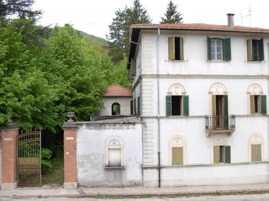 casa indipendente in vendita a Posta