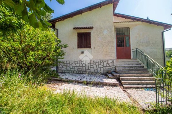 casa indipendente in vendita a Posta