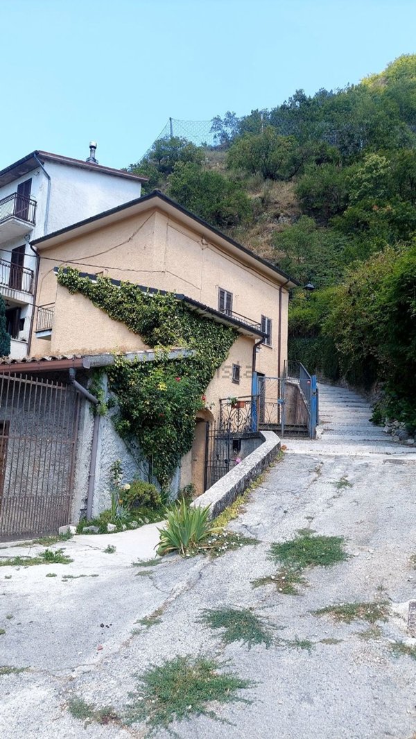 casa indipendente in vendita a Posta