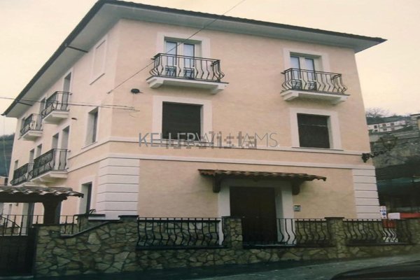 casa indipendente in vendita a Posta