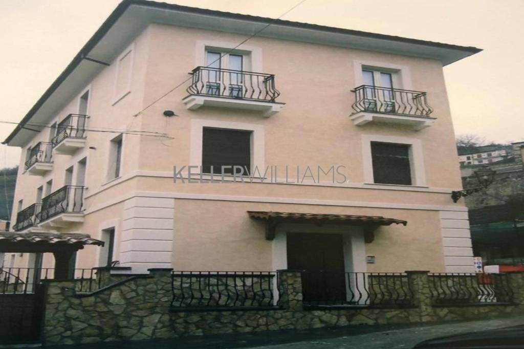 casa indipendente in vendita a Posta