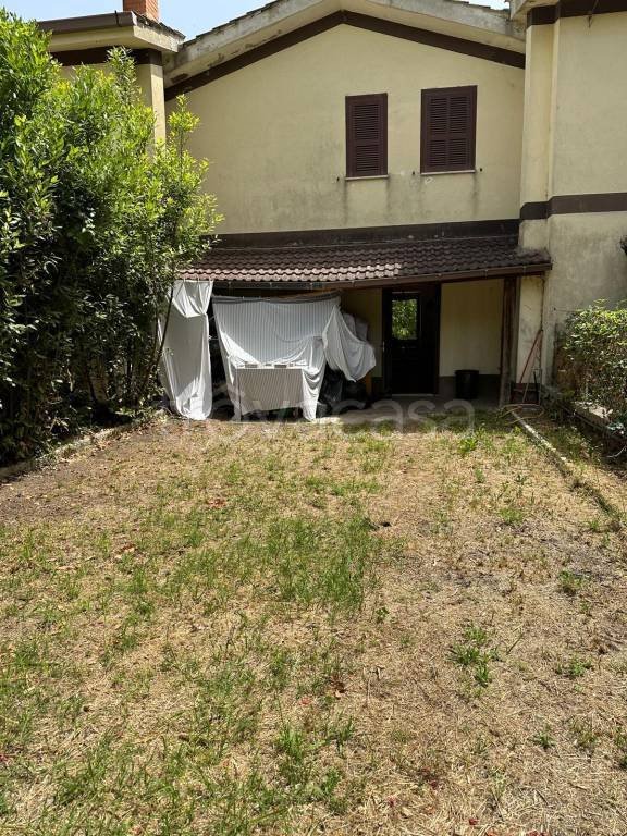 casa indipendente in vendita a Pozzaglia Sabina