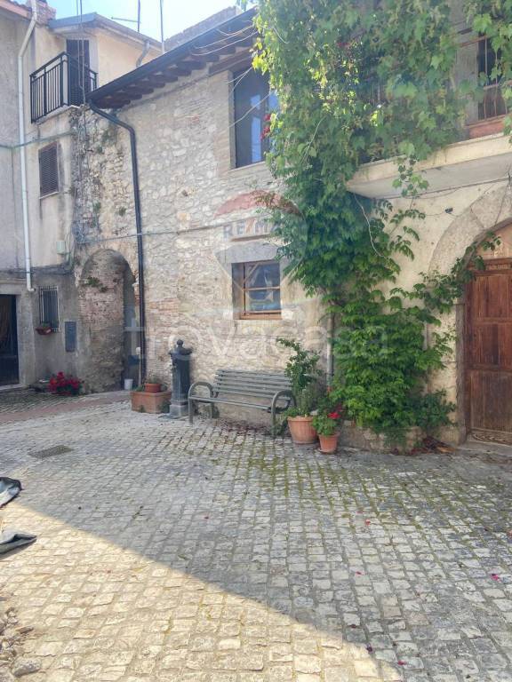casa indipendente in vendita a Pozzaglia Sabina