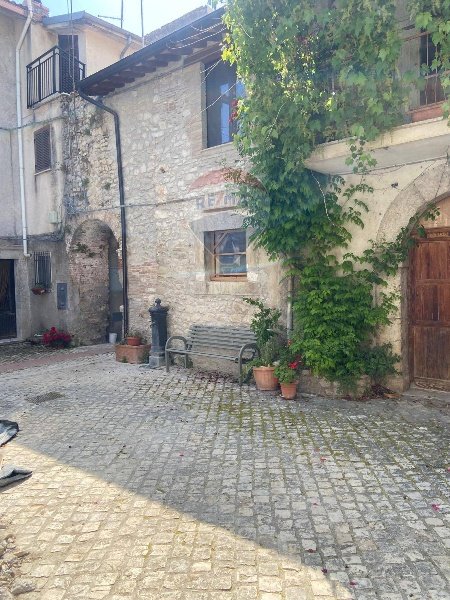 casa indipendente in vendita a Pozzaglia Sabina