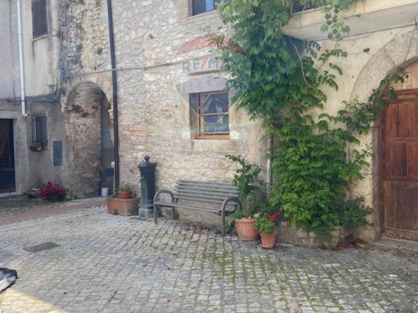 casa indipendente in vendita a Pozzaglia Sabina