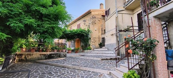 appartamento in vendita a Pozzaglia Sabina