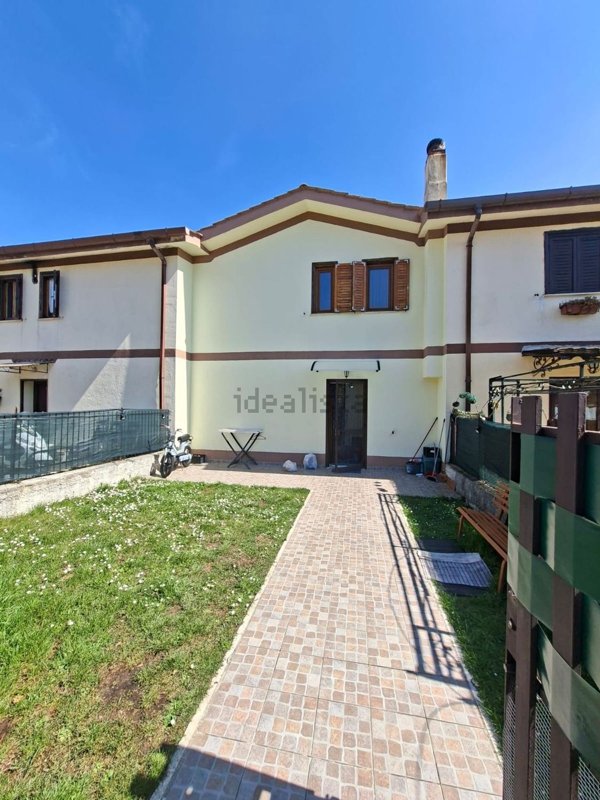 casa indipendente in vendita a Pozzaglia Sabina