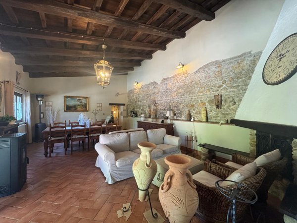 casa indipendente in vendita a Pozzaglia Sabina