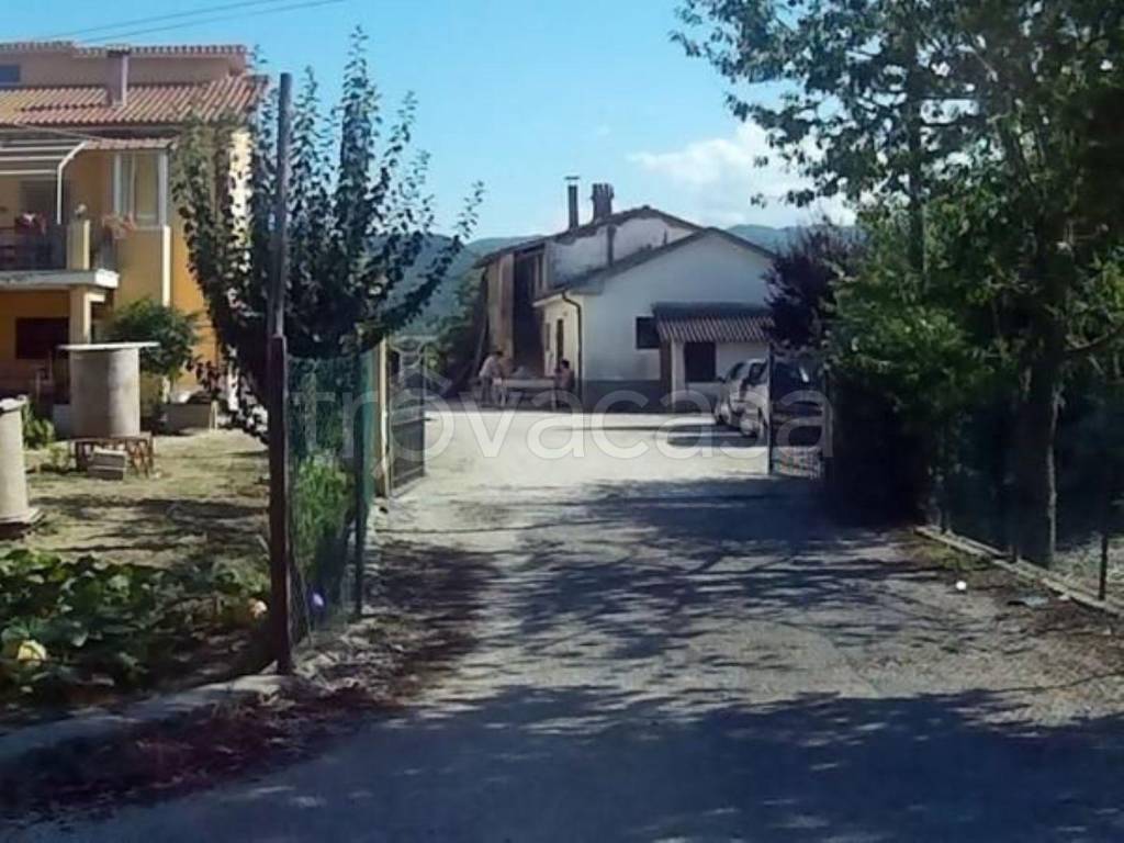 casa indipendente in vendita a Rieti