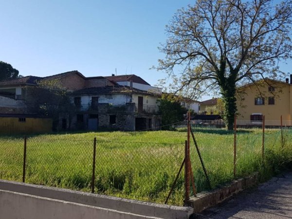 terreno edificabile in vendita a Rieti in zona Quattro Strade