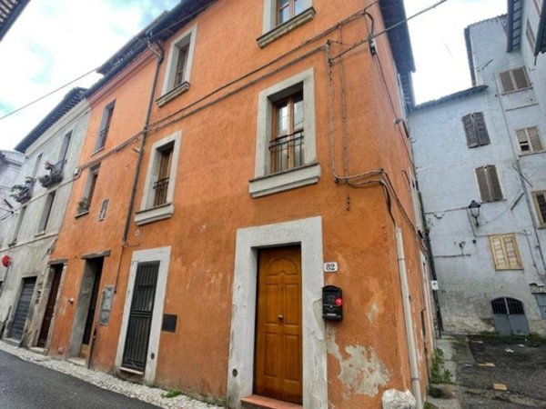 casa indipendente in vendita a Rieti