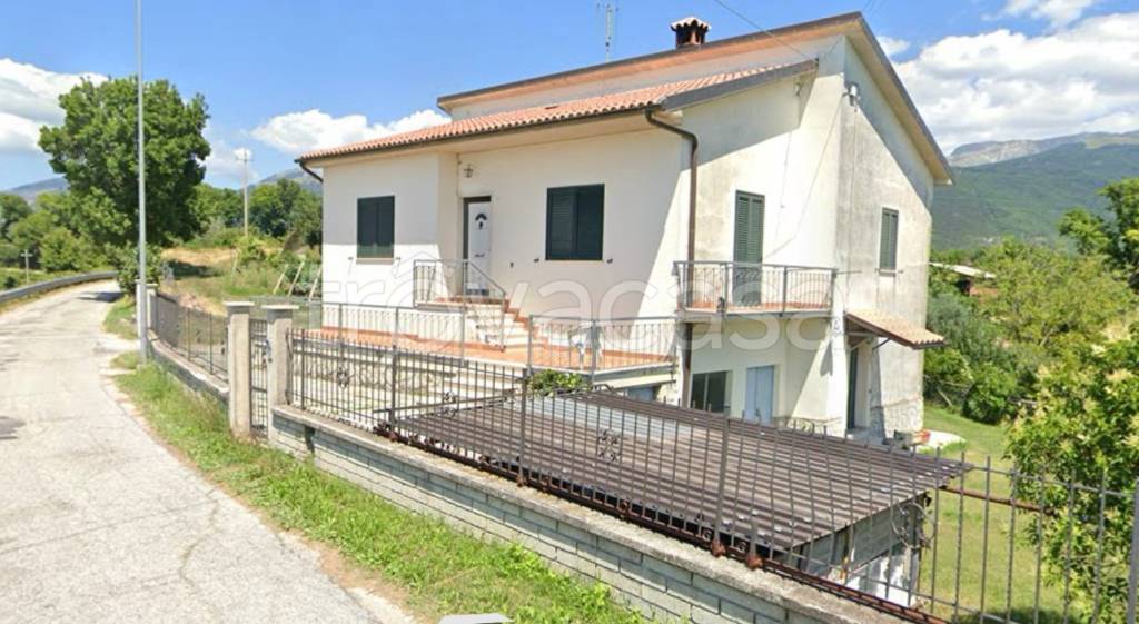 casa indipendente in vendita a Rieti in zona Castelfranco