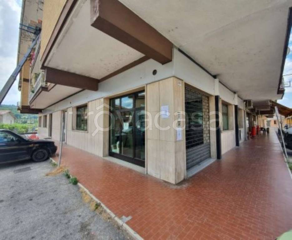negozio in vendita a Rieti in zona Quattro Strade