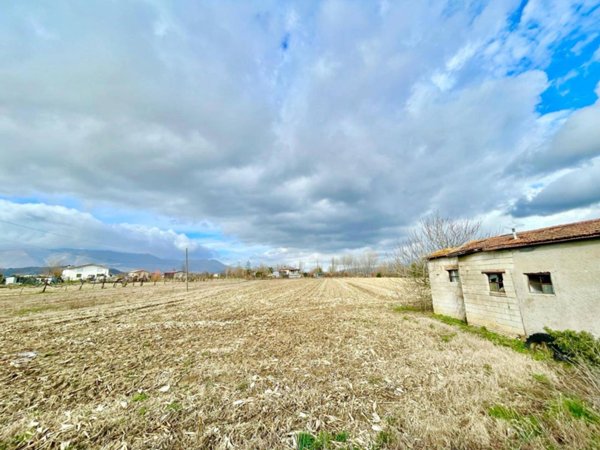 rudere in vendita a Rieti in zona Campoloniano