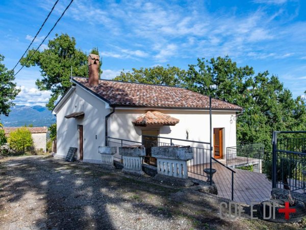 casa indipendente in vendita a Rieti