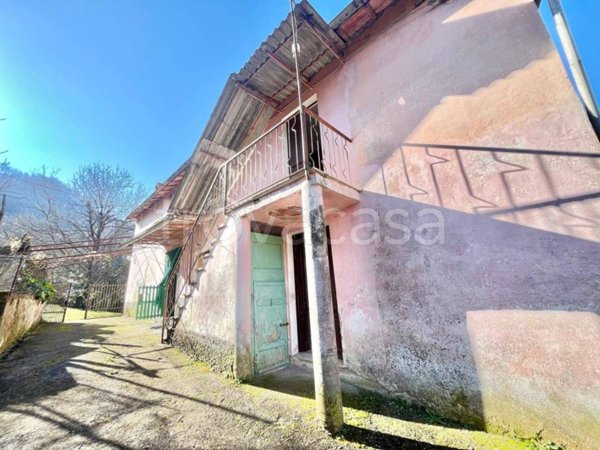 casa indipendente in vendita a Rieti in zona Campoloniano