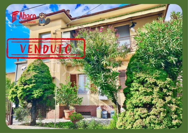 casa indipendente in vendita a Rieti in zona Quattro Strade