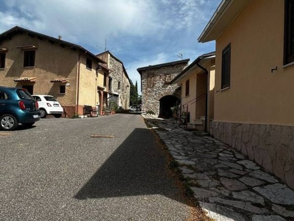 casa indipendente in vendita a Rieti