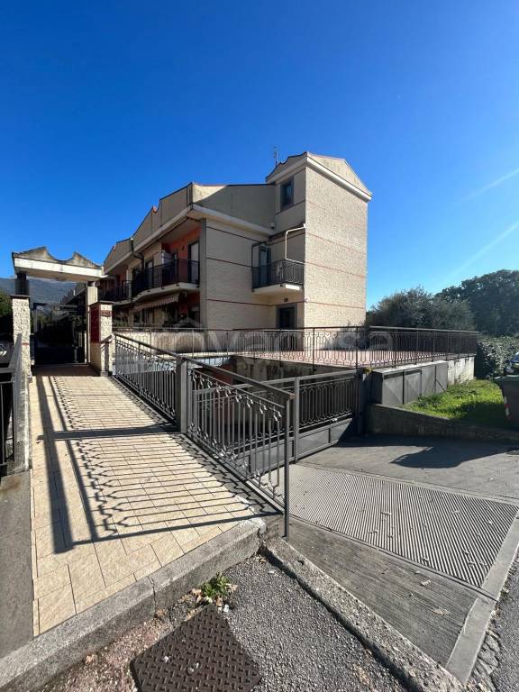 appartamento in vendita a Rieti in zona Campoloniano