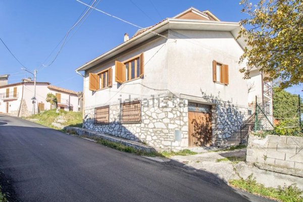 casa semindipendente in vendita a Rieti in zona Sant'Elia