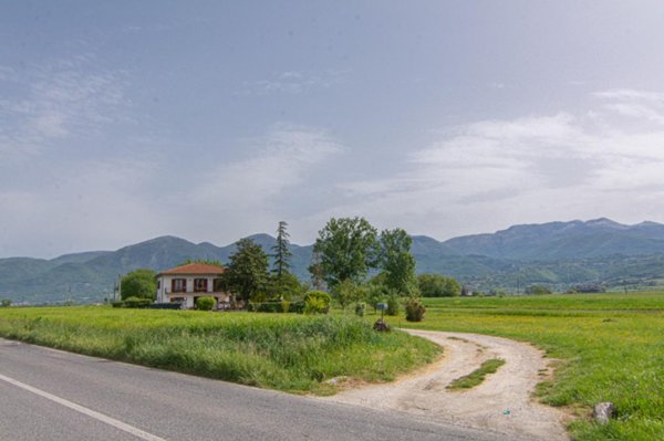 casa indipendente in vendita a Rieti in zona Quattro Strade