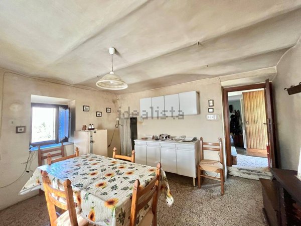 casa indipendente in vendita a Rieti in zona Quattro Strade