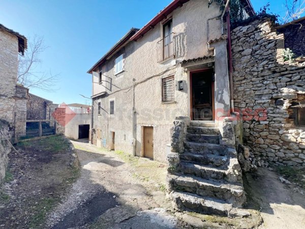 casa indipendente in vendita a Rieti in zona Cupaello