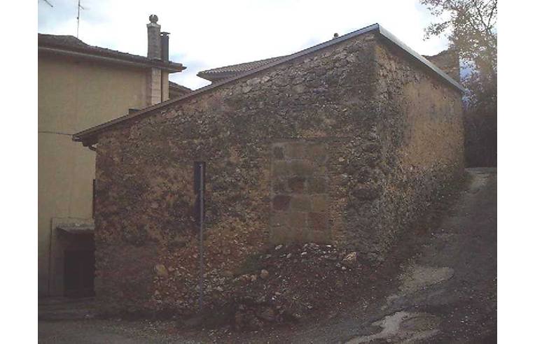 casa indipendente in vendita a Rieti in zona Vazia