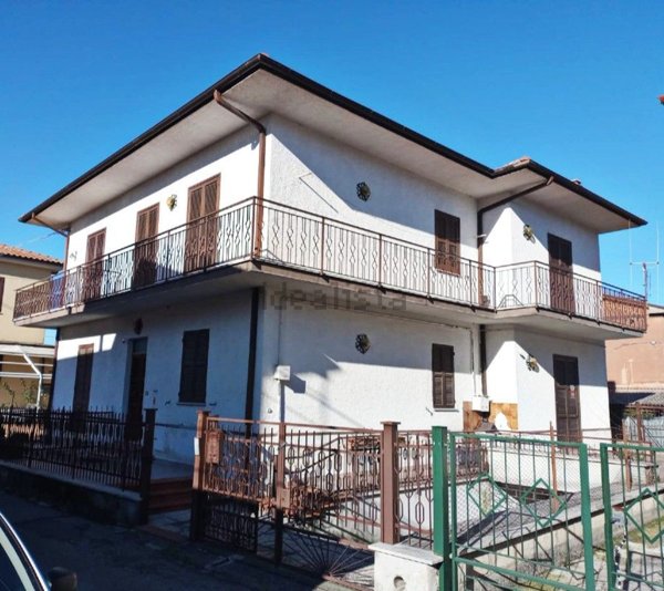 casa indipendente in vendita a Rieti in zona Quattro Strade