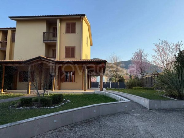 casa indipendente in vendita a Rieti
