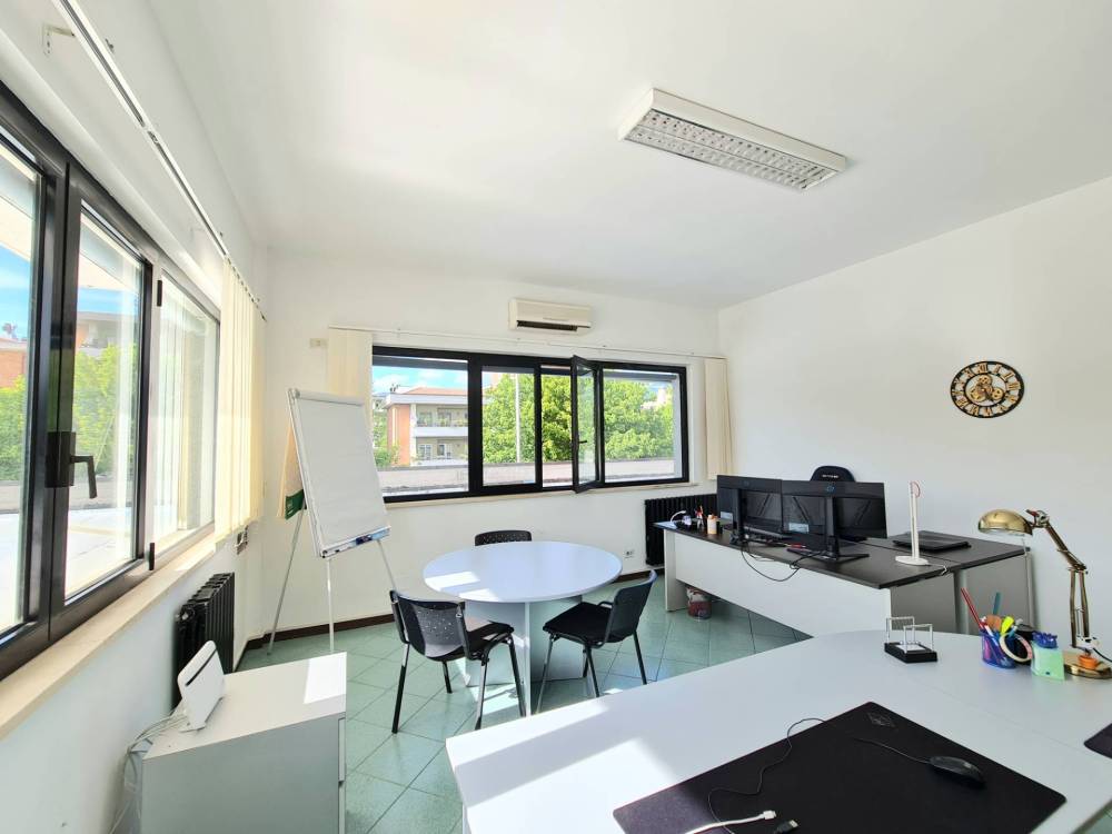 ufficio in vendita a Rieti in zona Madonna del Cuore