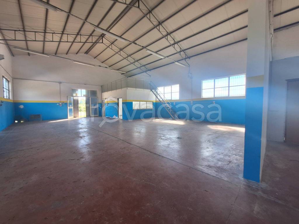 locale commerciale in vendita a Rieti in zona Quattro Strade