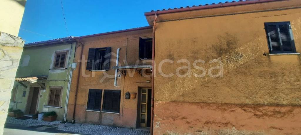casa indipendente in vendita a Rieti in zona Sant'Elia