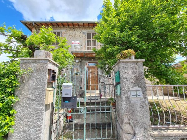 appartamento in vendita a Rieti in zona Campoloniano