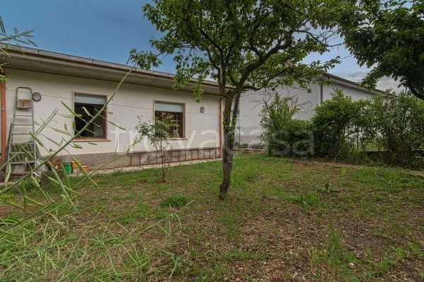 casa indipendente in vendita a Rieti in zona Piani Poggio Fidoni