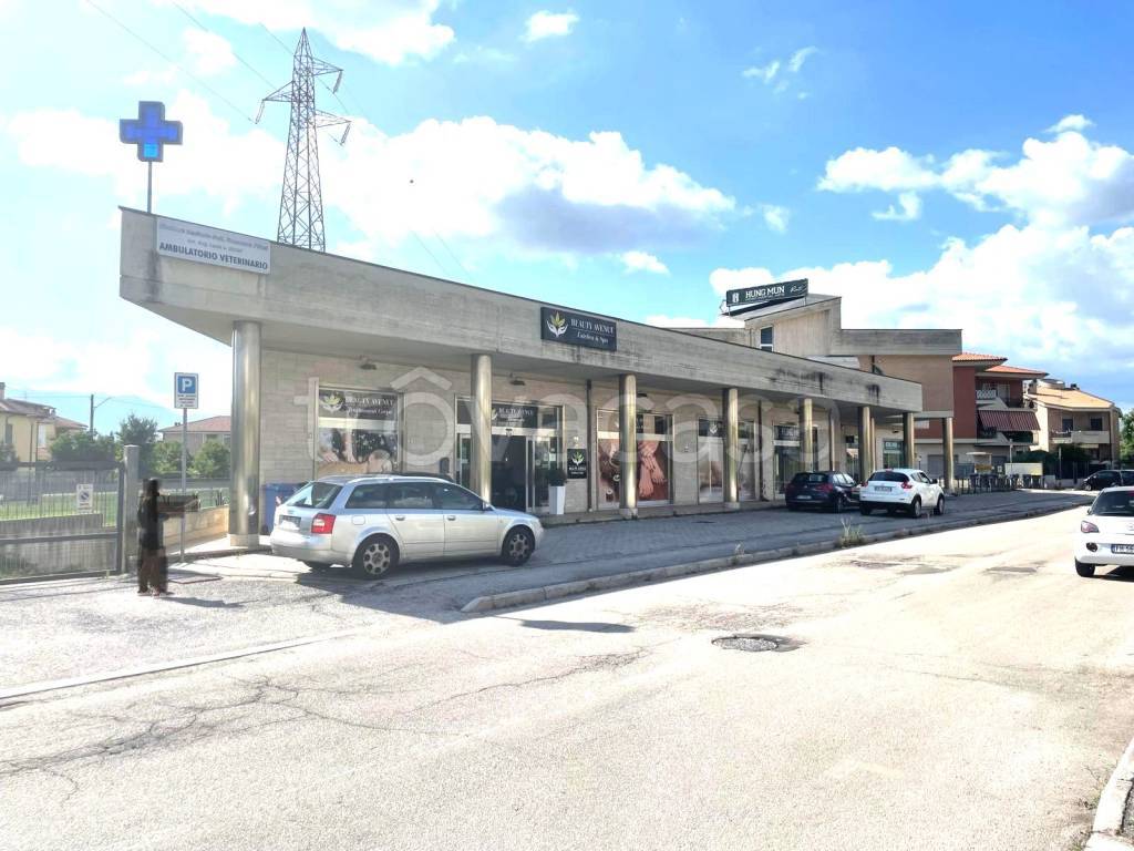locale commerciale in vendita a Rieti